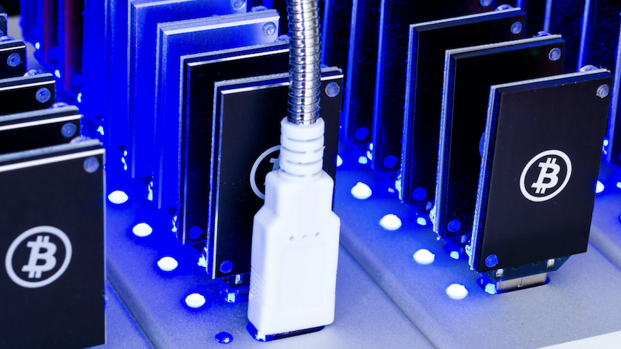 Китайские производители ASIC-майнеров переносят часть производства в США