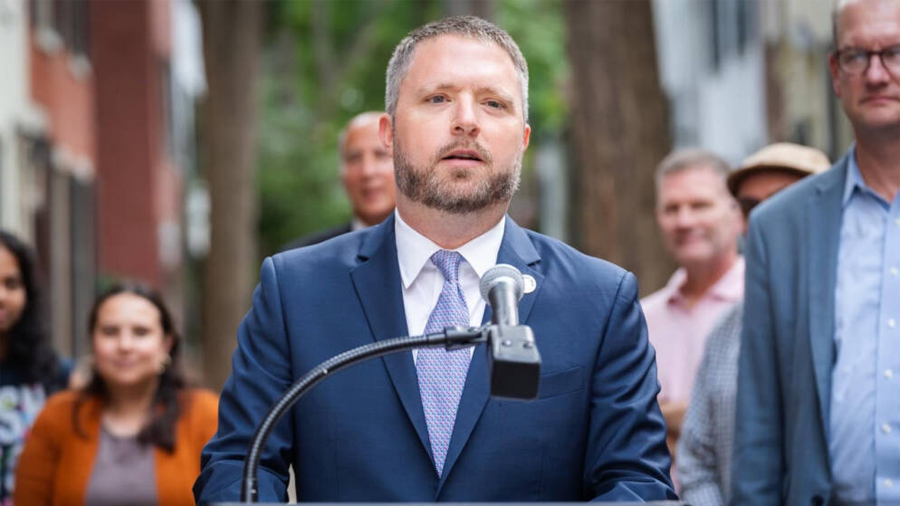 Сенатор-демократ предложил запретить чиновникам получать прибыль от криптовалют